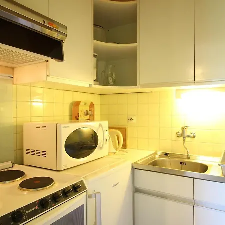 Mont-dore: T2 Avec Balcon Et Garage Prive - Fr-1-608-133 Apartman *