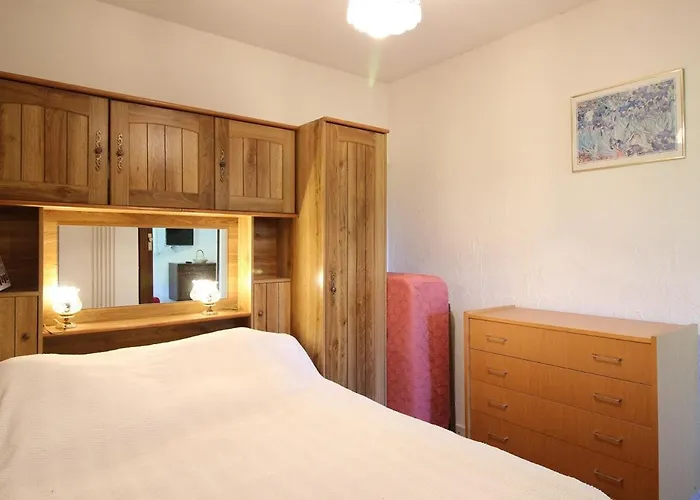 Mont-dore T2 Avec Balcon Et Garage Prive - Fr-1-608-133